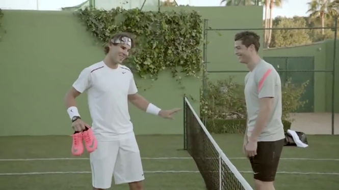 Video: Rafael Nadal chất vấn CR7 với màn chơi tennis bằng chân